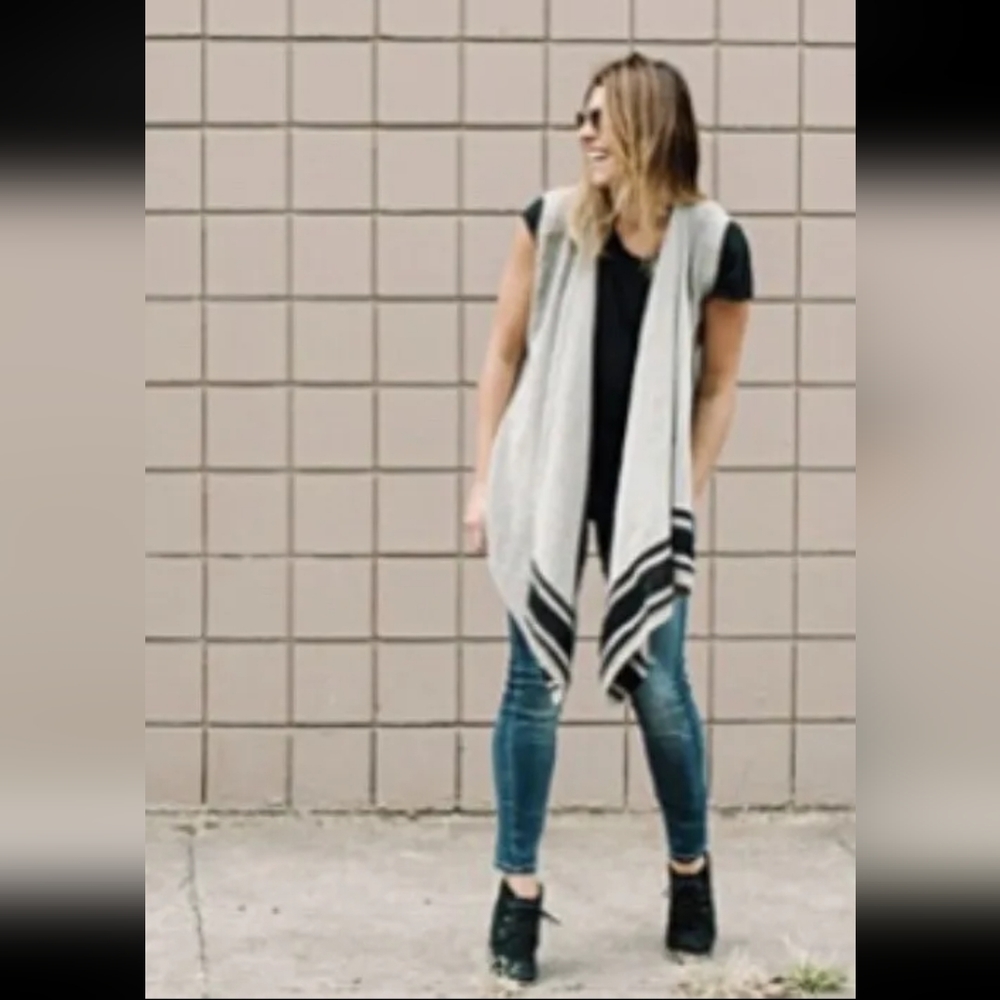 Banana Republic Wool Blend Striped Sweater Vest Gray Black Size MEDIUM